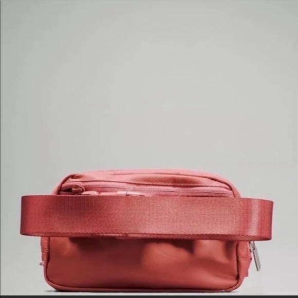 🍋Lululemon Everywhere Belt Bag BRRO Brier Rose NWT - Picture 3 of 6